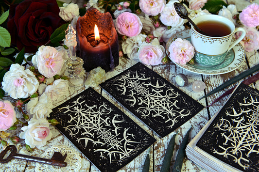 Simple Tarot Spreads and Divinations
